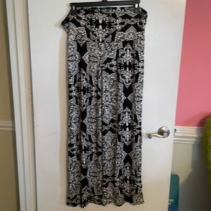 New Black & White Palazzo Pants-Stretch Material-worn once